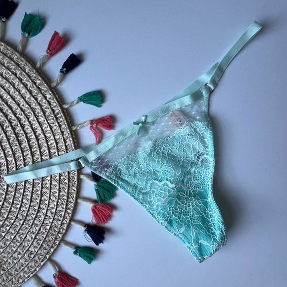 Victoria's Secret Dream Angels Lace & Mesh V-String Panty Crystal Water XS NEW - Picture 1 of 8